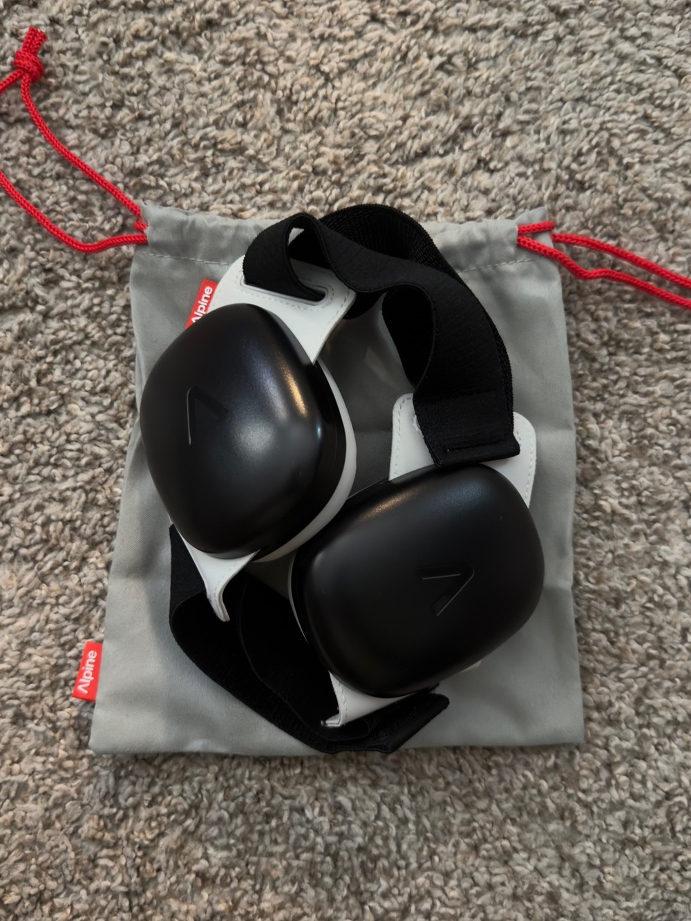 Alpine Black and White VR Strap Cushions with Carry Pouch
